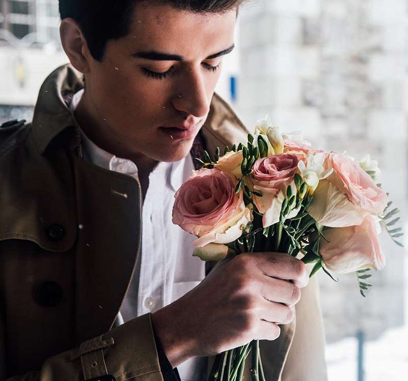 Bloomscape Botanics florist designing a custom bouquet with premium flowers in a vibrant studio setting